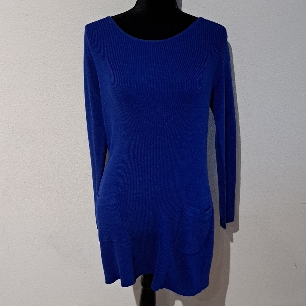 AB STUDIO ribbed blue form fitted stretch sweater with pockets